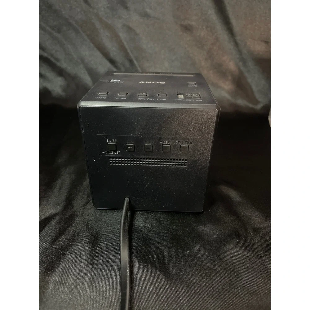 Sony Dream Machine ICF-C1 AM/FM Alarm Clock Radio Black Cube Amber LED Display‎